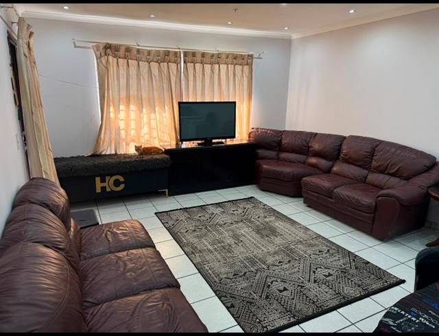 3 BEDROOM APARTMENT FOR SALE IN ELDORAIGNE